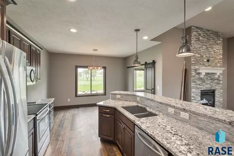 2232 E Stone Pointe Cir, Sioux Falls, SD 57110 photo 4