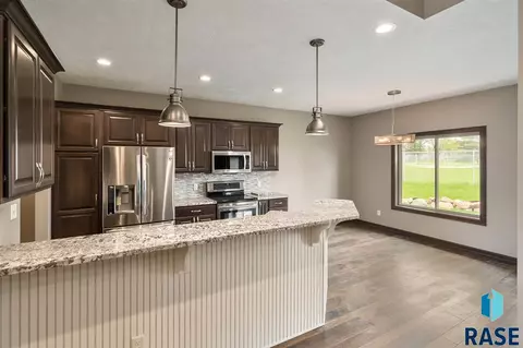 2232 E Stone Pointe Cir, Sioux Falls, SD 57110 photo 5