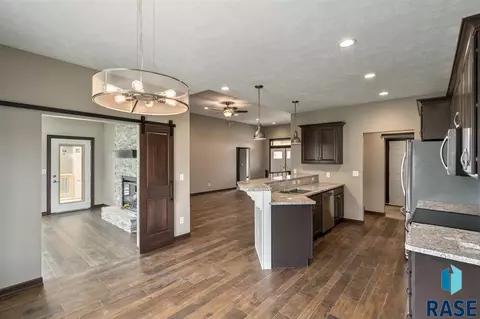 2232 E Stone Pointe Cir, Sioux Falls, SD 57110 photo 2