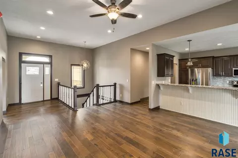 2232 E Stone Pointe Cir, Sioux Falls, SD 57110 photo 8