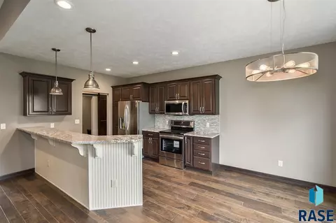 2232 E Stone Pointe Cir, Sioux Falls, SD 57110 photo 3