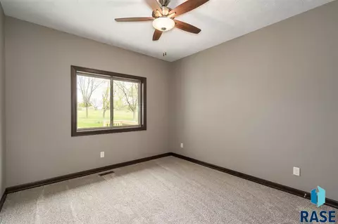 2232 E Stone Pointe Cir, Sioux Falls, SD 57110 photo 12