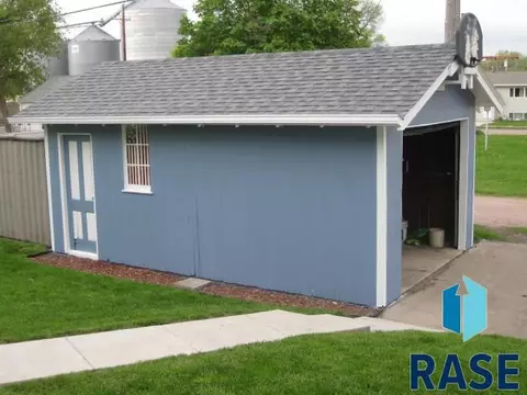 203 E 4th St, Dell Rapids, SD 57022 photo 25