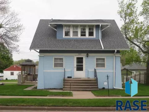 203 E 4th St, Dell Rapids, SD 57022 photo 1