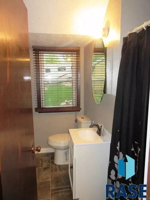 305 E 7th St, Dell Rapids, SD 57022 photo 8