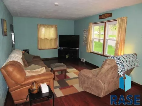 305 E 7th St, Dell Rapids, SD 57022 photo 4
