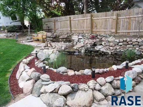 305 E 7th St, Dell Rapids, SD 57022 photo 2