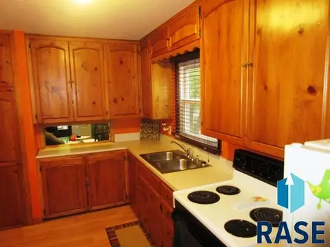 305 E 7th St, Dell Rapids, SD 57022 photo 5