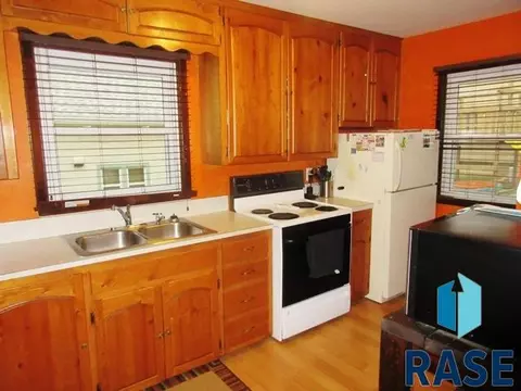 305 E 7th St, Dell Rapids, SD 57022 photo 7