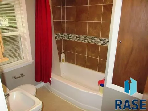 305 E 7th St, Dell Rapids, SD 57022 photo 11