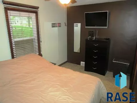 305 E 7th St, Dell Rapids, SD 57022 photo 9
