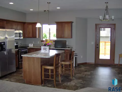 1425 W Meadowbrook Trl, Brandon, SD 57005 photo 8