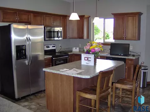 1425 W Meadowbrook Trl, Brandon, SD 57005 photo 3