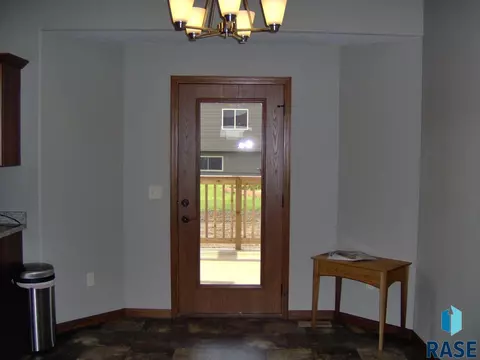 1425 W Meadowbrook Trl, Brandon, SD 57005 photo 6