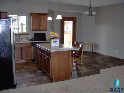 1425 W Meadowbrook Trl, Brandon, SD 57005 photo 4