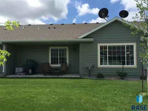 5302 W Eucalyptus Pl, Sioux Falls, SD 57107 photo 4