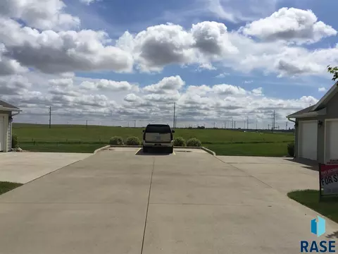 5302 W Eucalyptus Pl, Sioux Falls, SD 57107 photo 8