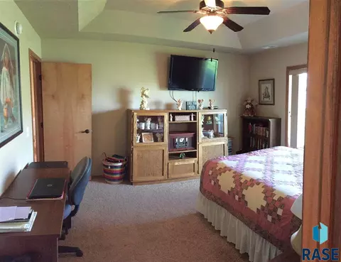 5302 W Eucalyptus Pl, Sioux Falls, SD 57107 photo 13