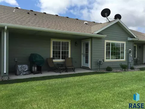 5302 W Eucalyptus Pl, Sioux Falls, SD 57107 photo 3