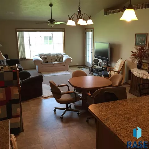 5302 W Eucalyptus Pl, Sioux Falls, SD 57107 photo 10