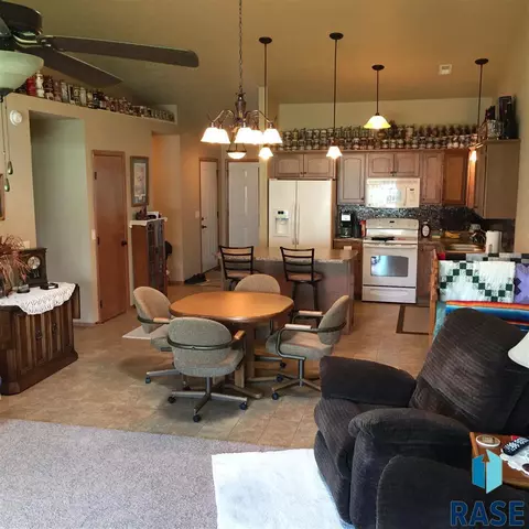 5302 W Eucalyptus Pl, Sioux Falls, SD 57107 photo 9