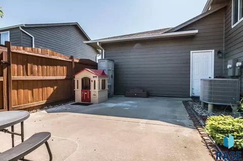 5909 S Cain Ave, Sioux Falls, SD 57106 photo 23