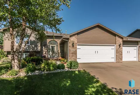 5909 S Cain Ave, Sioux Falls, SD 57106 photo 1