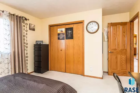 5909 S Cain Ave, Sioux Falls, SD 57106 photo 10