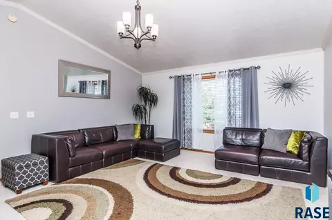 5909 S Cain Ave, Sioux Falls, SD 57106 photo 4