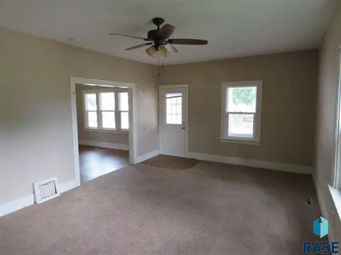 720 E 7th St, Sioux Falls, SD 57103 photo 2