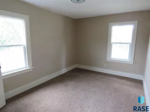 720 E 7th St, Sioux Falls, SD 57103 photo 9