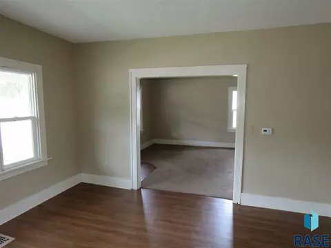 720 E 7th St, Sioux Falls, SD 57103 photo 5