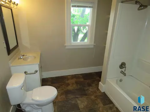 720 E 7th St, Sioux Falls, SD 57103 photo 8