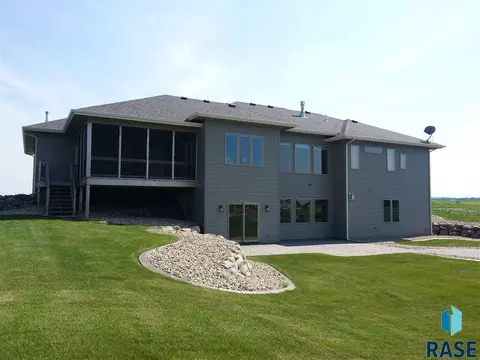 200 Linden Dr, Madison, SD 57042 photo 3