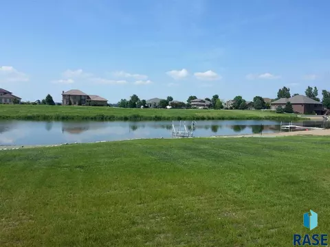200 Linden Dr, Madison, SD 57042 photo 2