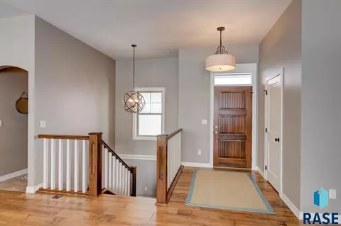 200 Linden Dr, Madison, SD 57042 photo 4