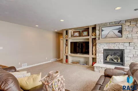 200 Linden Dr, Madison, SD 57042 photo 31