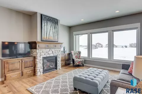 200 Linden Dr, Madison, SD 57042 photo 5