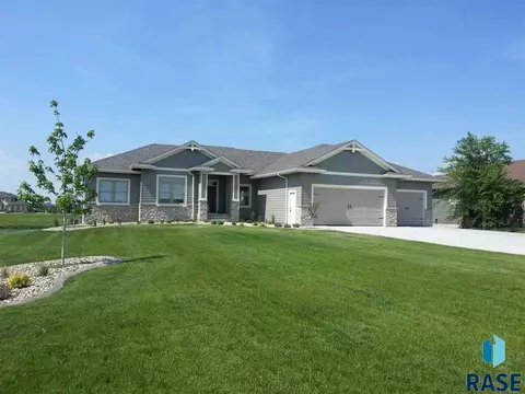 200 Linden Dr, Madison, SD 57042 photo 1