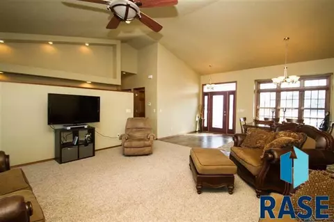 3300 E Madison St, Sioux Falls, SD 57110 photo 5