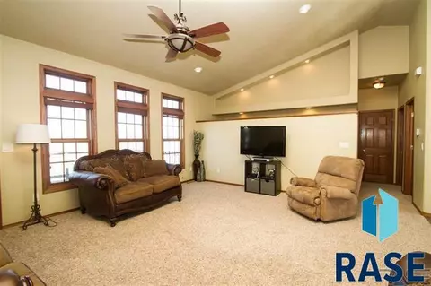 3300 E Madison St, Sioux Falls, SD 57110 photo 3