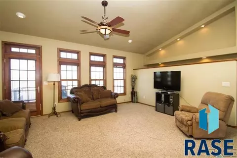 3300 E Madison St, Sioux Falls, SD 57110 photo 4