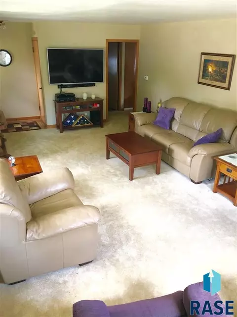 2308 S Willow Ave, Sioux Falls, SD 57105 photo 4