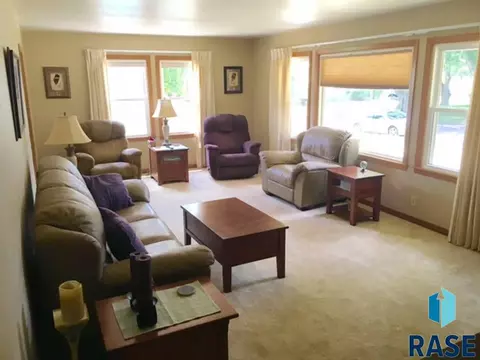 2308 S Willow Ave, Sioux Falls, SD 57105 photo 3