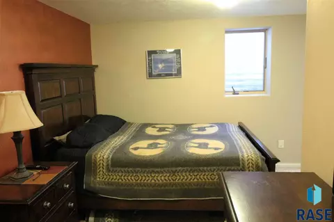 2308 S Willow Ave, Sioux Falls, SD 57105 photo 10