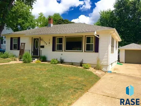 2308 S Willow Ave, Sioux Falls, SD 57105 photo 1