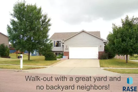 1405 67th St N, Sioux Falls, SD 57104 photo 1