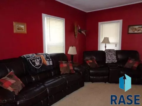 620 E 4th St, Canton, SD 57013 photo 2
