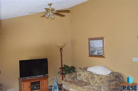 Undisclosed, Sioux Falls, SD 57108 photo 9