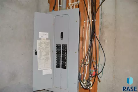 Undisclosed, Sioux Falls, SD 57108 photo 16
